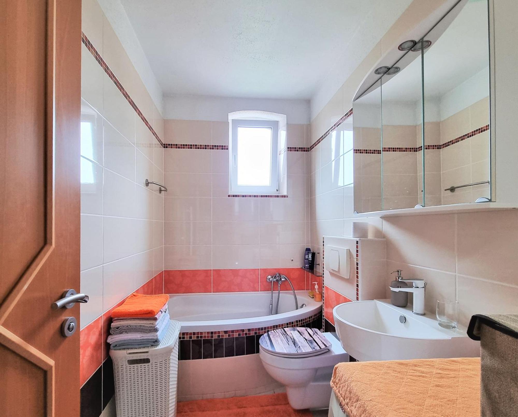 Apartment Bayreuth, Grosse Ferienwohnung Im Haus Mit Kunst, 3 Schlafzimmer, Kueche, Parkplatz Zewnętrze zdjęcie